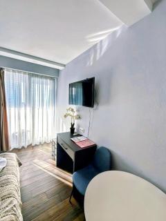 Aura by Alliance Palace - 8