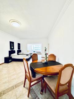 Cozy Rooms in a Villa for Groups, 16-Mins to Blumengärten - 9