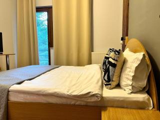 5th Forest Villa – Family Retreat, Garden & BBQ - 3