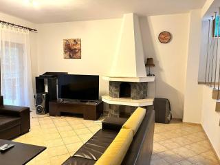 5th Forest Villa – Family Retreat, Garden & BBQ - 1