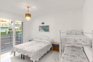 Modern flat with shared pool and terrace - 4