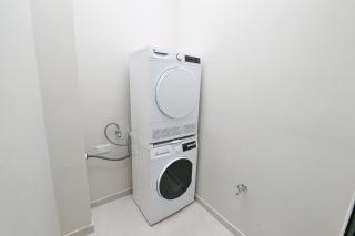 Lovely and spacious penthouse 2 bed 1 bath with wide panoramic views - 7