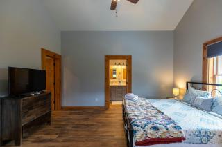 Mountain Range Retreat - 8