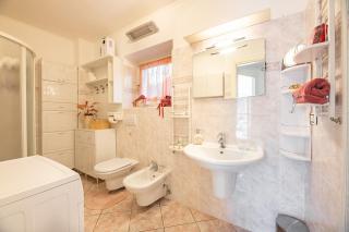 The Lantern Lake View Apartment - 1