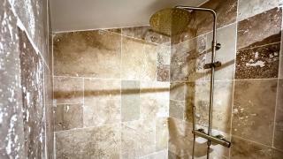 L'Amaryllis, suite romantique Jacuzzi et Parking - 6