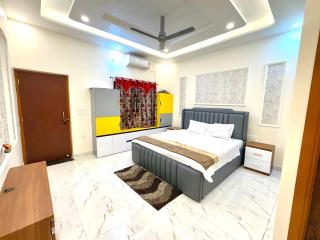 The Havenwood Inn, Luxury Villa with Park View - 0