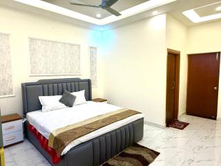 The Havenwood Inn, Luxury Villa with Park View - 5