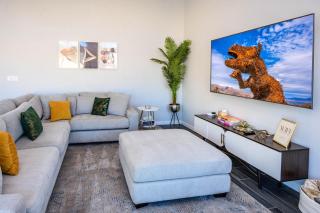 #Marbella Lane - Desert Dream Pool Spa & Games - 3