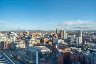 1BR High-Floor Apartment with Pool & Gym - 9