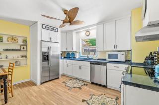 Nonna's Beach House! Steps to Redington Beach! - 3