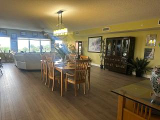 Luxurious & spacious oceanfront condo - 8