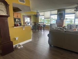 Luxurious & spacious oceanfront condo - 6