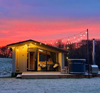 Privatus romantiškas namelis dviems prie vandens Šilalės rajone - 0