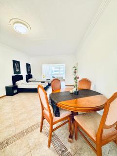 Comfy & Cozy 7 BR Villa Ideal for Groups, 16-Mins to Blumengärten - 2