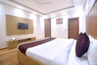 Golden Leaf Inn - Noida - 1