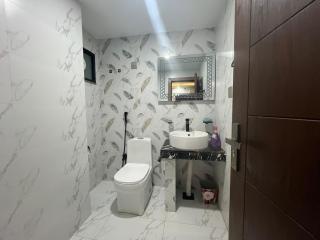 Modern 1-Bed Apartment in Eleven Heights 3 - 4