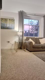 Luxury Glastonbury apartment - 3