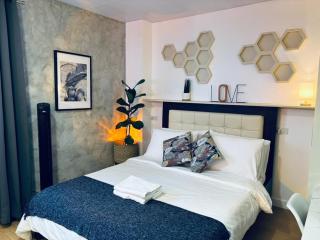 Smart Stay 2600 - North Cambridge Condo - 1