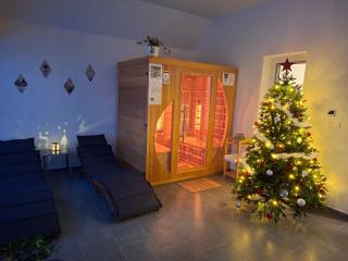 Napsugár Wellness Apartman - 0