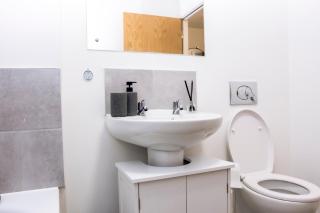 CENTRAL 2BR Apartment Manchester - 4