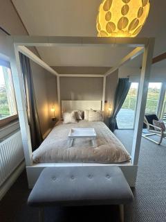 Waterside Studio Sanctuary - 9