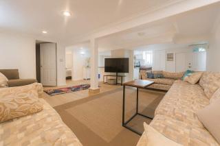 Melrose Place Poolside Hideaway Basement Suite Sleeps 6 plus - 0