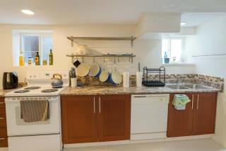 Melrose Place Poolside Hideaway Basement Suite Sleeps 6 plus - 1