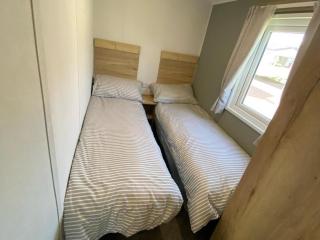 Lyons Robin Hood Deluxe Caravan - 6