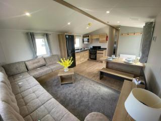 Lyons Robin Hood Deluxe Caravan - 0