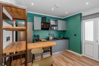 Stylish 1 Bed room Studio Flat - 1