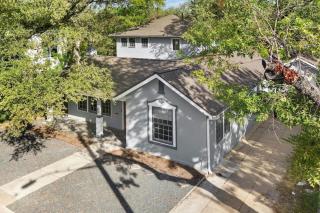 2025 Renovated Scholars Historic Home at UT - 7