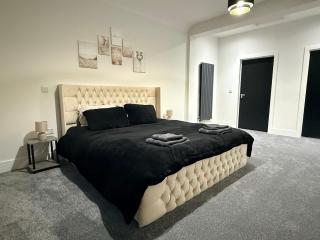 Luxury home 5 bedroom 3 bathroom games room parking - 8