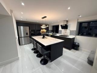 Luxury home 5 bedroom 3 bathroom games room parking - 5