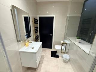 Luxury home 5 bedroom 3 bathroom games room parking - 4