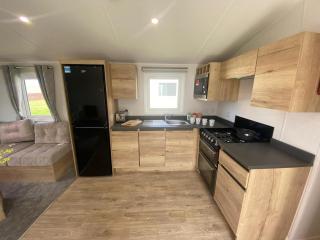 Lyons Robin Hood Deluxe Caravan - 9