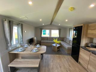 Lyons Robin Hood Deluxe Caravan - 8