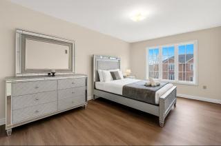 Comfortable Brampton Getaway 3BR, 3BA, 4 Beds - 0