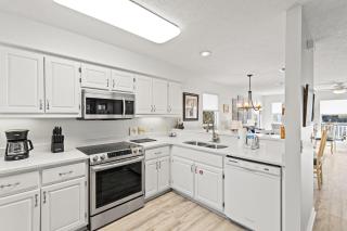 Vacation in This Gorgeous 2-Story Home! 3 BR 3 BA! Sleeps 8! - 7