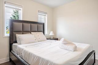 Comfortable Brampton Getaway 3BR, 3BA, 4 Beds - 9