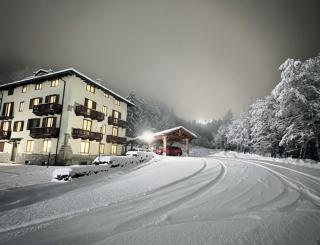 Cervinia House - Alpine Apartments & Chalet - 0