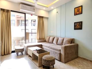 Calm 1BHK Modern Apartment in Candolim with Pool, Balcony & Modern Decor - 9