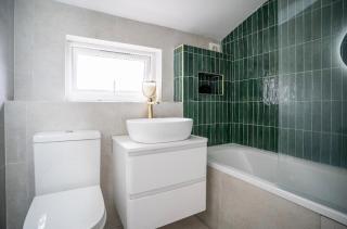 Newly Refurbished Modern Maisonette - 2