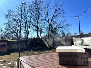 East Wichita: KingBeds w. Cinema & Park Views - 0