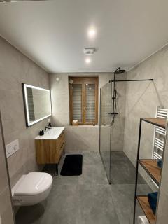 T2 moderne et chaleureux près du centre du marché de Noël - 4