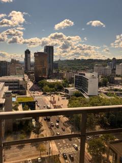 One-Bedroom Apartment with Den With Amazing Views of Hamilton - 0