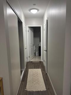 One-Bedroom Apartment with Den With Amazing Views of Hamilton - 3