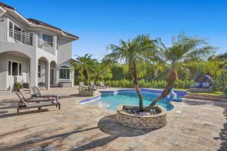 Luxury 8-BR with Pool Basketball Volleyball - 2