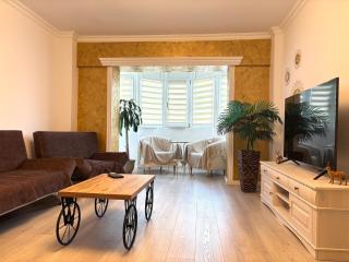 SkyView Luxury Apartment - 8