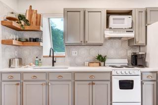 The Hive: *Hot Tub + Patio Oasis* - 7