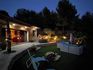 Luxueuse Villa avec Piscine et jacuzzi sur les hauteurs de La Ciotat - 3